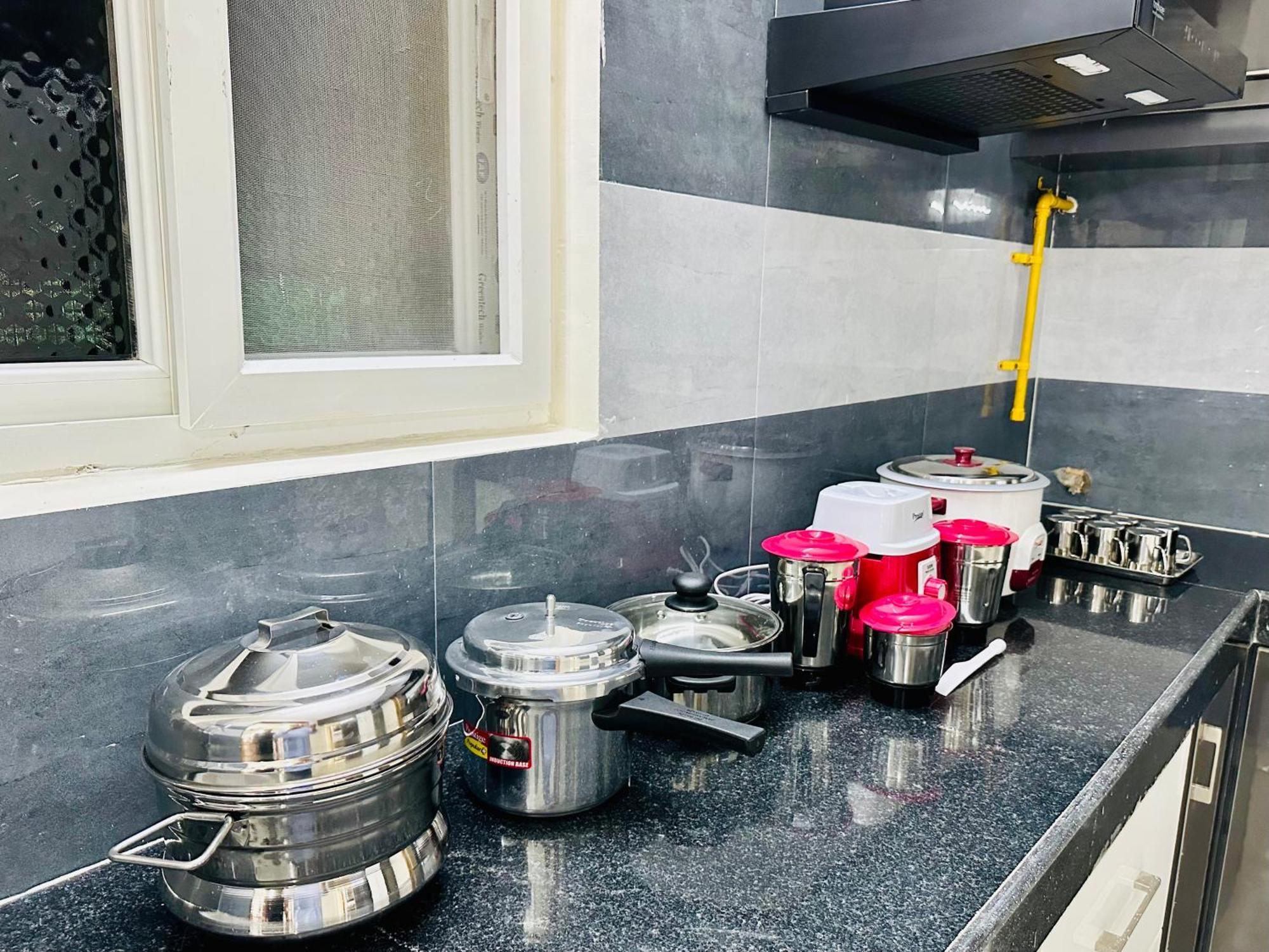 Truelife - 3Bhk Ac Apartments For Large Family - Best Location - Direct Flyover To Alipiri Gate - Walk To Ps4 Veg Restaurant - Modular Kitchen - Super Fast Wifi - Android Tv - 250 Jio Channels - Easy Access To All Temples - Top Service With Lots Of L Tirupati Esterno foto