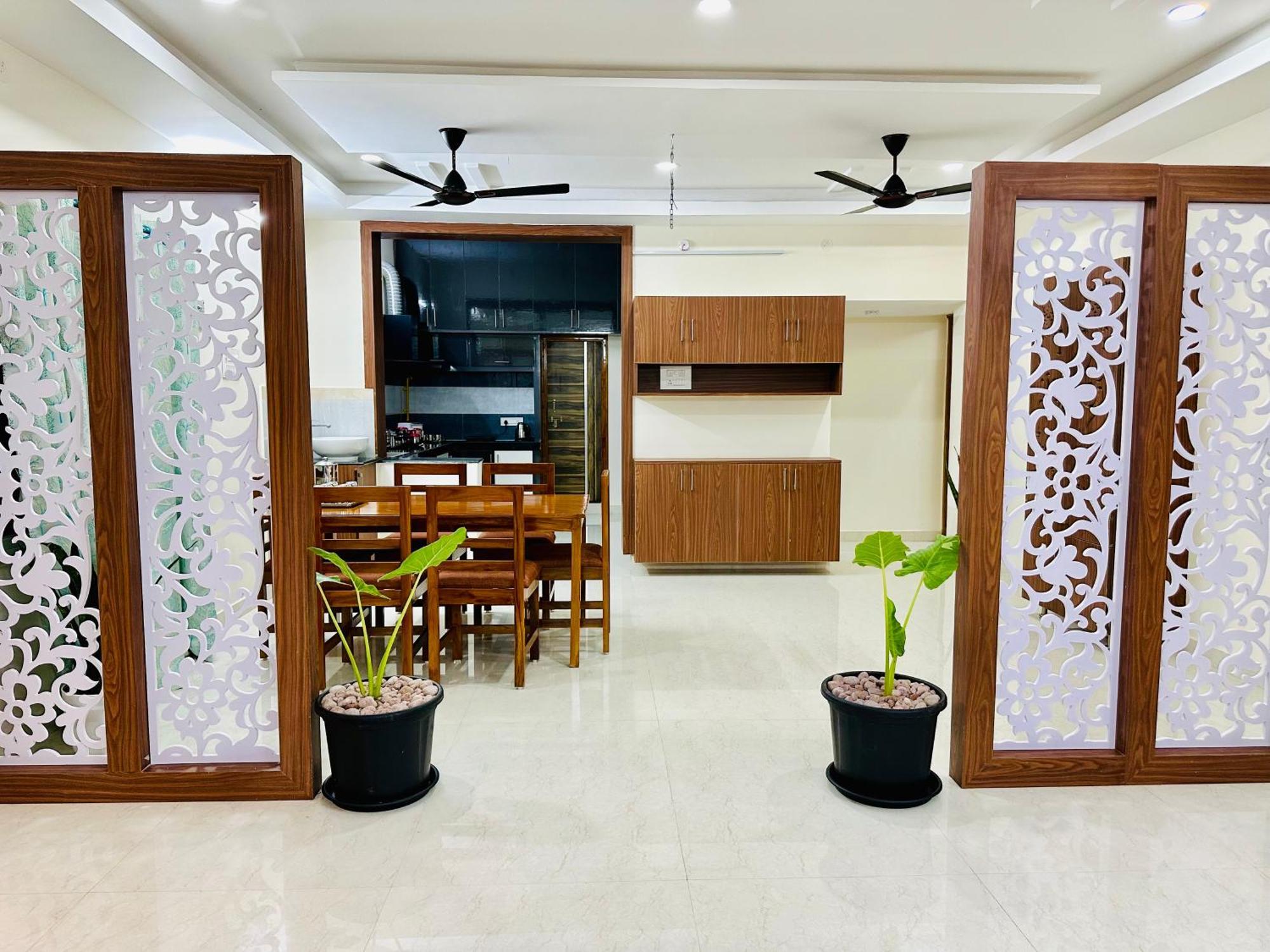 Truelife - 3Bhk Ac Apartments For Large Family - Best Location - Direct Flyover To Alipiri Gate - Walk To Ps4 Veg Restaurant - Modular Kitchen - Super Fast Wifi - Android Tv - 250 Jio Channels - Easy Access To All Temples - Top Service With Lots Of L Tirupati Esterno foto
