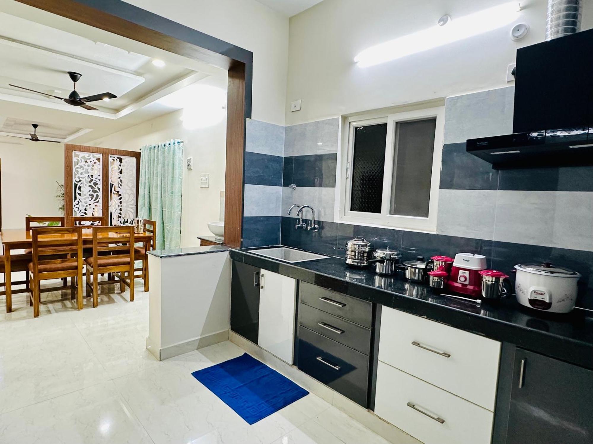 Truelife - 3Bhk Ac Apartments For Large Family - Best Location - Direct Flyover To Alipiri Gate - Walk To Ps4 Veg Restaurant - Modular Kitchen - Super Fast Wifi - Android Tv - 250 Jio Channels - Easy Access To All Temples - Top Service With Lots Of L Tirupati Esterno foto