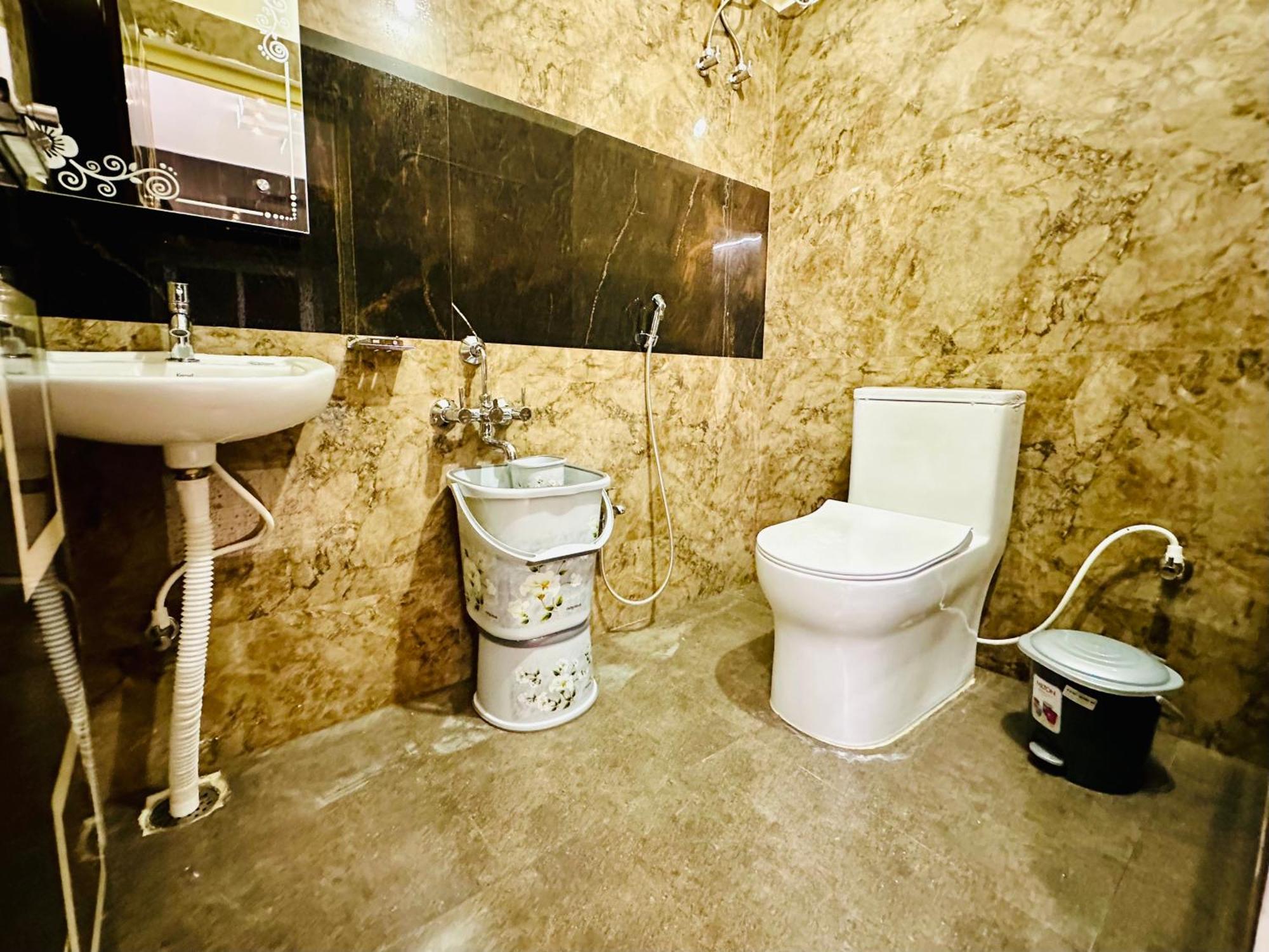 Truelife - 3Bhk Ac Apartments For Large Family - Best Location - Direct Flyover To Alipiri Gate - Walk To Ps4 Veg Restaurant - Modular Kitchen - Super Fast Wifi - Android Tv - 250 Jio Channels - Easy Access To All Temples - Top Service With Lots Of L Tirupati Esterno foto